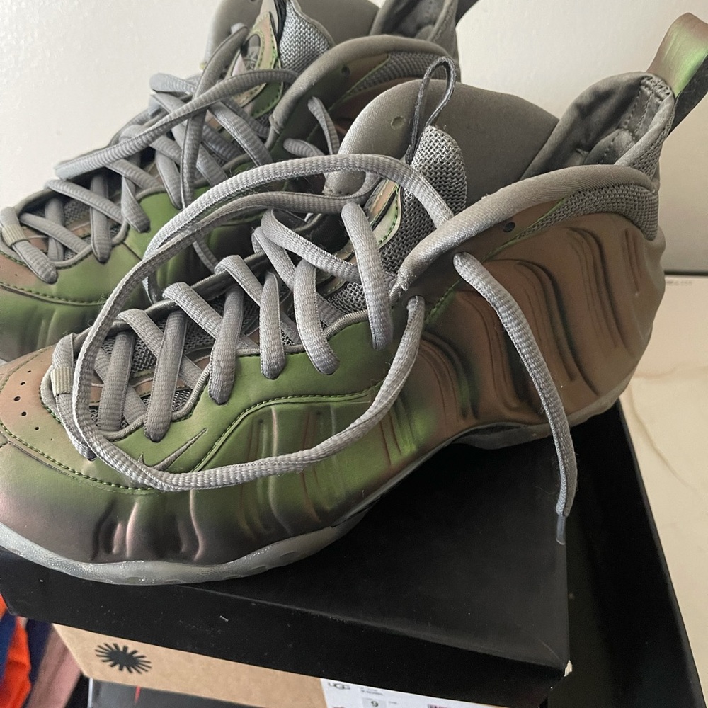 Foams Nike woman’s 9.5 men’s 8 $150